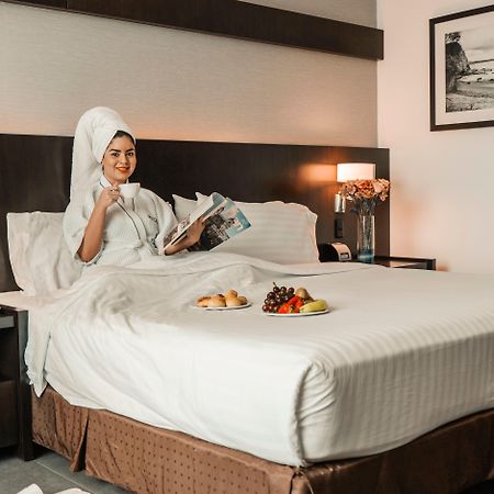 Holiday Inn Guayaquil Airport By Ihg Exterior foto A guest in a hotel room
