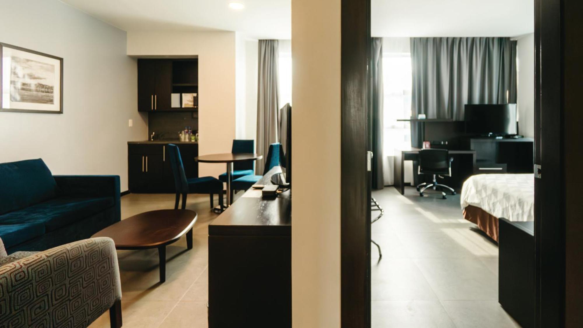 Holiday Inn Guayaquil Airport By Ihg Exterior foto A typical studio apartment