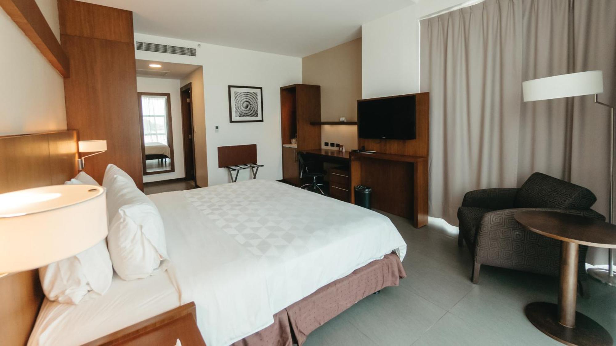 Holiday Inn Guayaquil Airport By Ihg Exterior foto A room at the hotel