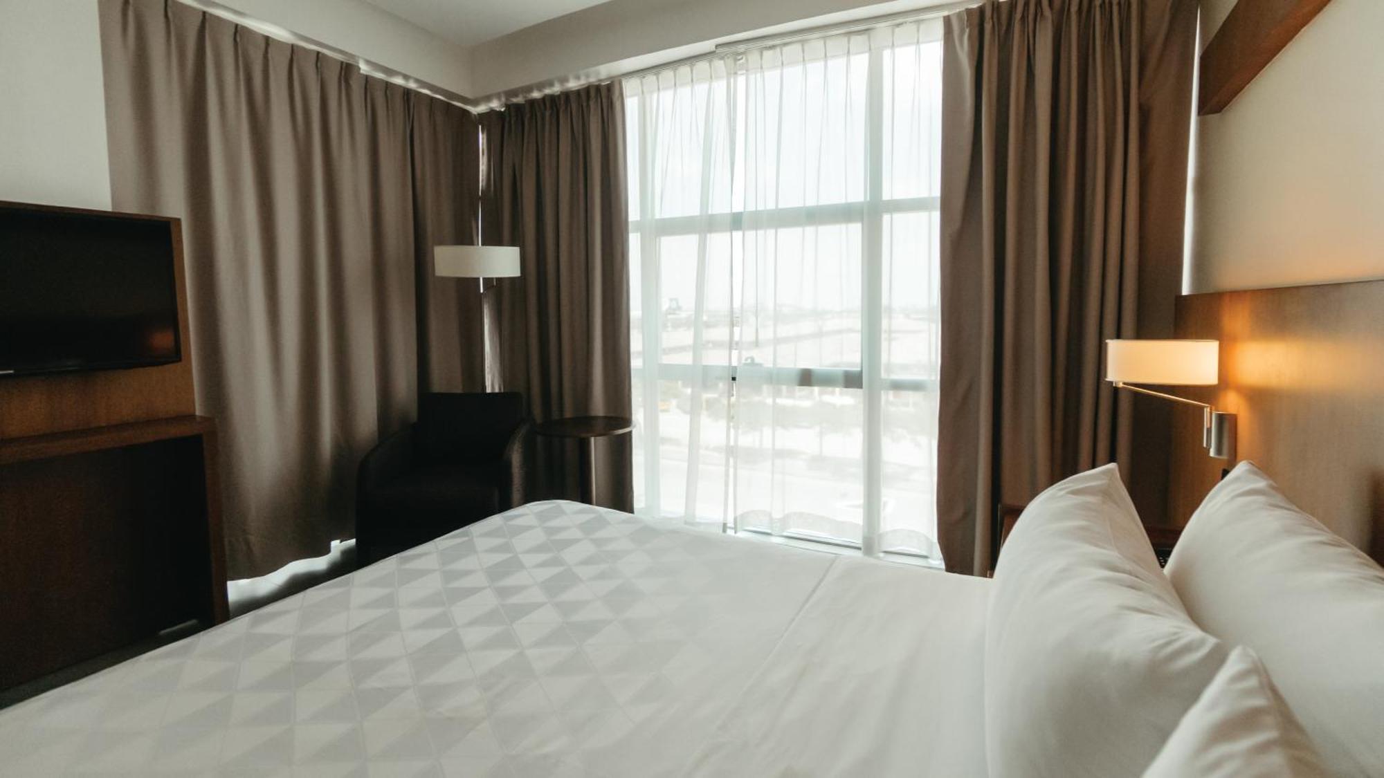 Holiday Inn Guayaquil Airport By Ihg Exterior foto A bedroom at the hotel