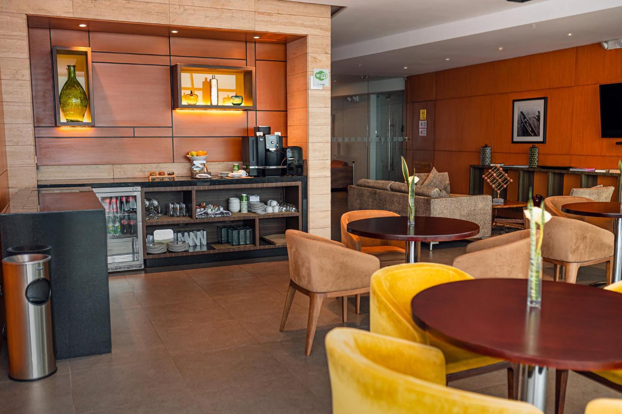 Holiday Inn Guayaquil Airport By Ihg Exterior foto The lounge at the airport