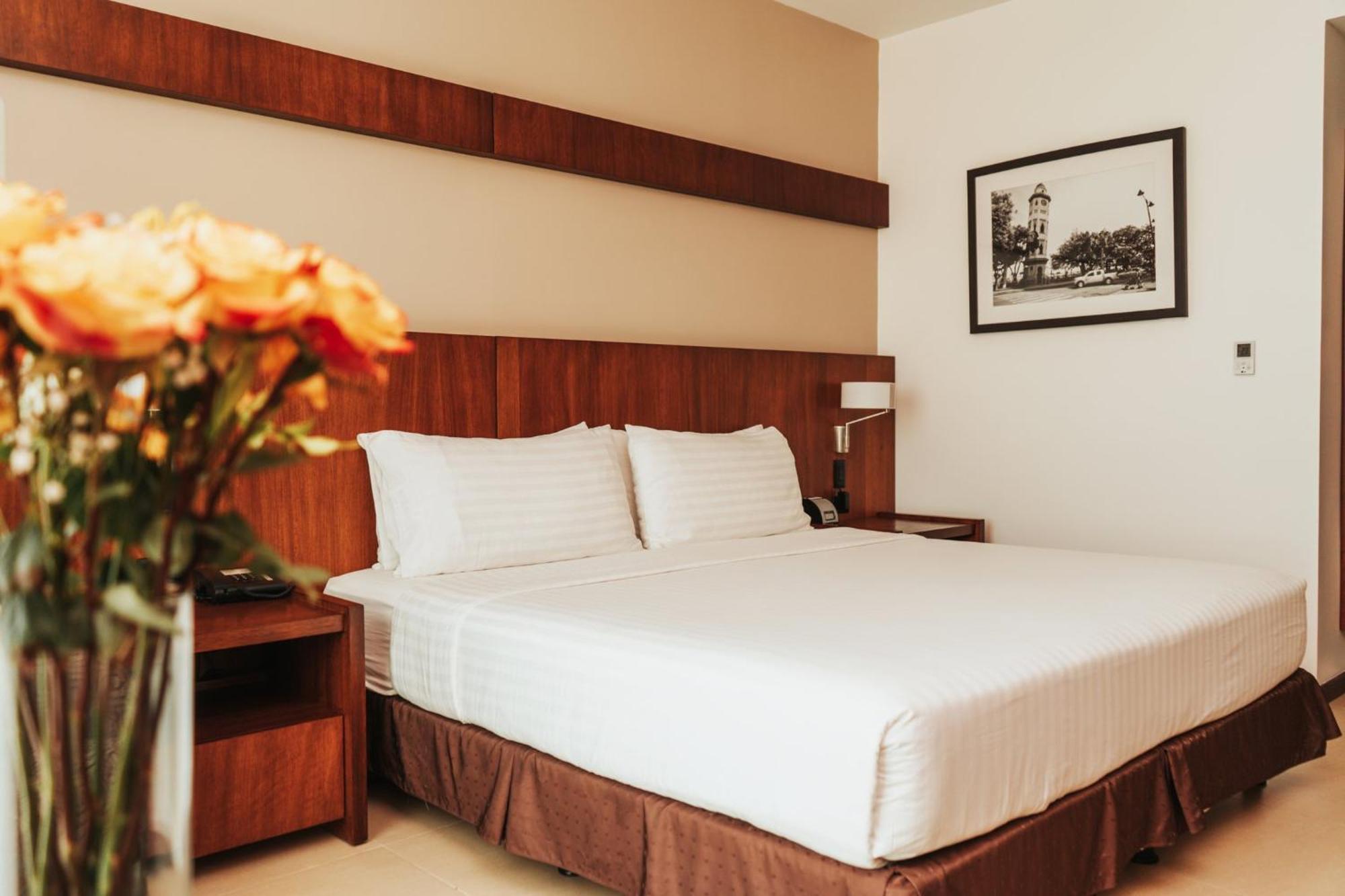 Holiday Inn Guayaquil Airport By Ihg Exterior foto A bedroom at the hotel