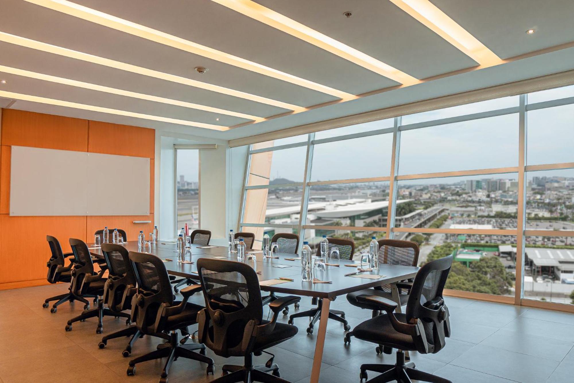 Holiday Inn Guayaquil Airport By Ihg Exterior foto Meeting room