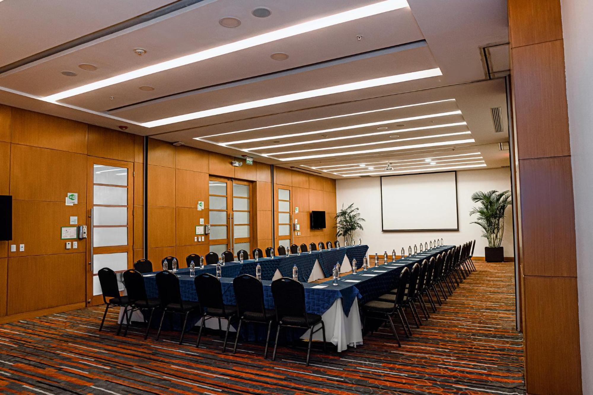 Holiday Inn Guayaquil Airport By Ihg Exterior foto Meeting room