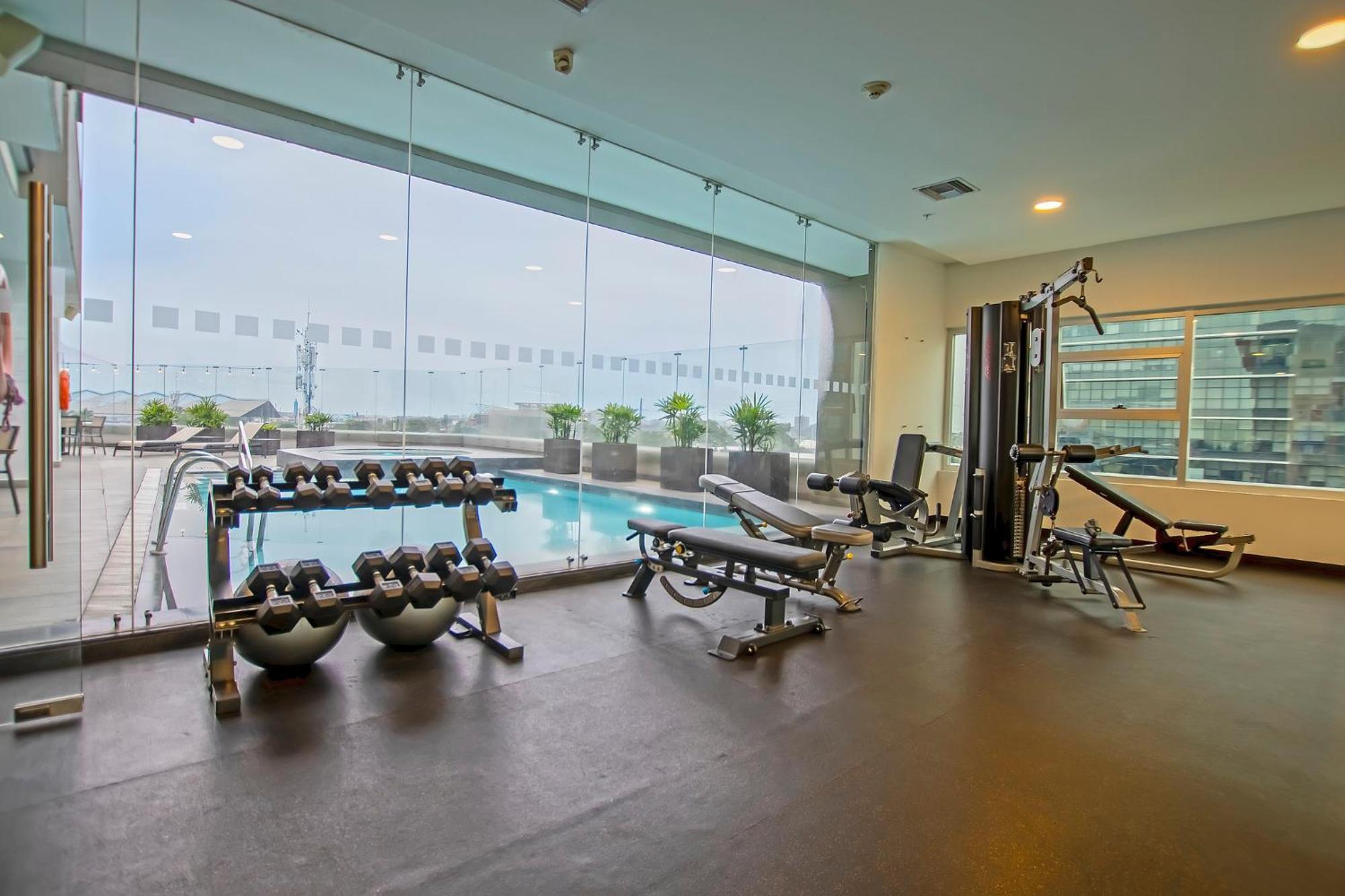 Holiday Inn Guayaquil Airport By Ihg Exterior foto The gym at the 33rd floor